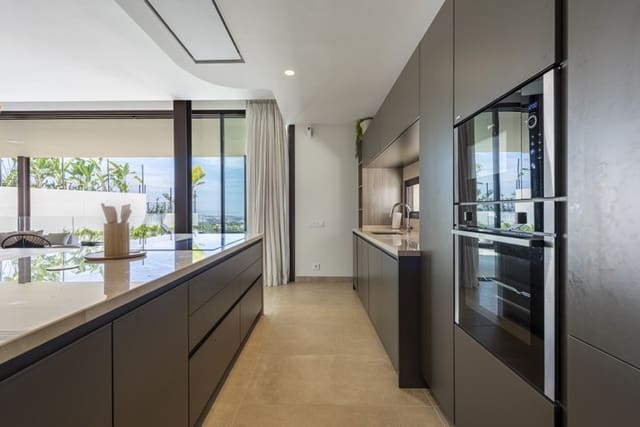 5 bedroom Villa for sale in Benahavís with pool garage - € 2,800,000 (Ref: 9935764)