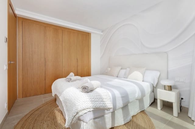 5 bedroom Villa for sale in Benahavís with pool garage - € 2,800,000 (Ref: 9935764)