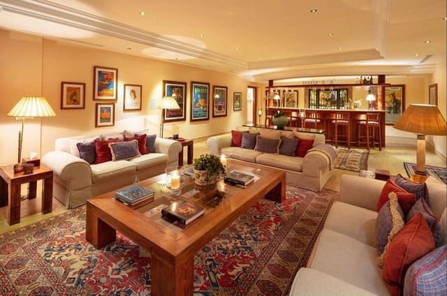 6 soveværelse Villa til salg i Golden Mile, Marbella med swimmingpool - € 8.900.000 (Ref: 9935769)