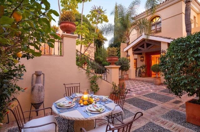 6 soveværelse Villa til salg i Golden Mile, Marbella med swimmingpool - € 8.900.000 (Ref: 9935769)