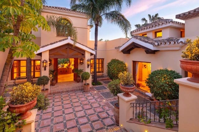 6 soveværelse Villa til salg i Golden Mile, Marbella med swimmingpool - € 8.900.000 (Ref: 9935769)