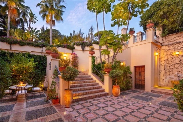 6 soveværelse Villa til salg i Golden Mile, Marbella med swimmingpool - € 8.900.000 (Ref: 9935769)