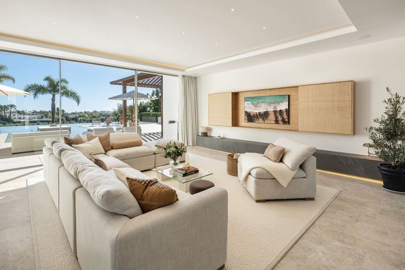 6 bedroom Villa for sale in Nueva Andalucia with pool garage - € 10,950,000 (Ref: 9935770)