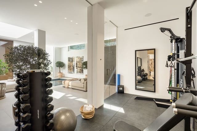 6 soverom Villa til salgs i Nueva Andalucia, Marbella med svømmebasseng garasje - € 10 950 000 (Ref: 9935770)