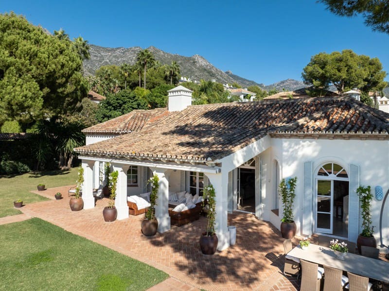 5 soverom Villa til salgs i Golden Mile med svømmebasseng garasje - € 13 800 000 (Ref: 9935771)