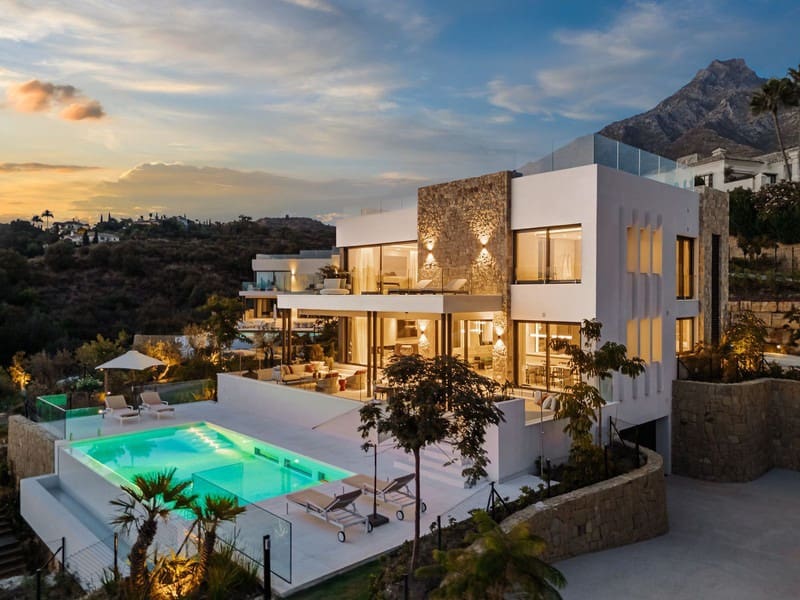 5 bedroom Villa for sale in Marbella with pool garage - € 14,995,000 (Ref: 9935772)