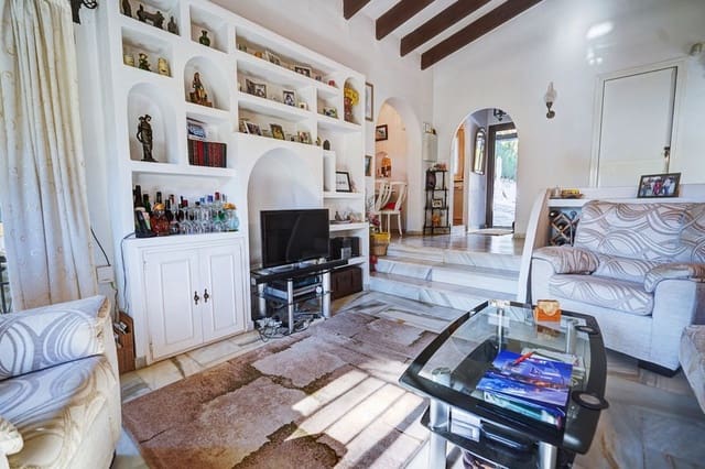 Chalet de 3 habitaciones en Calahonda, Mijas en venta con piscina garaje - 650.000 € (Ref: 9935778)