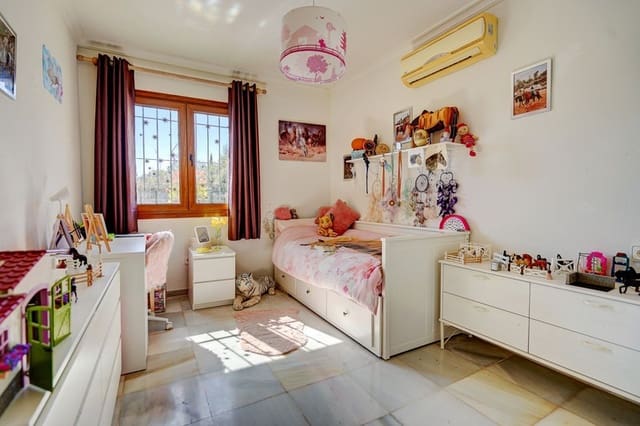 4 Zimmer Villa zu verkaufen in Calahonda, Mijas mit Pool Garage - 675.000 € (Ref: 9935779)
