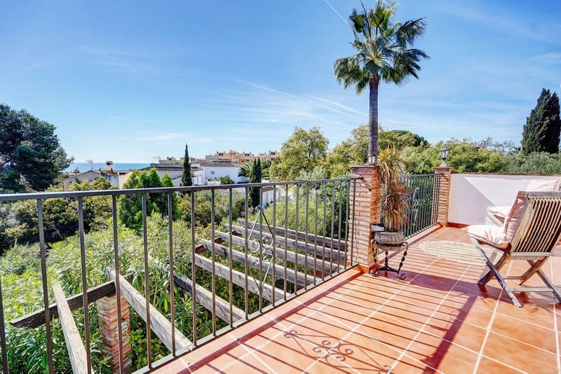 4 bedroom Villa for sale in Calahonda with pool garage - € 675,000 (Ref: 9935779)