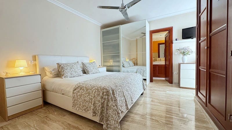 Casa de 4 habitaciones en Calahonda en venta con piscina garaje - 699.950 € (Ref: 9935780)