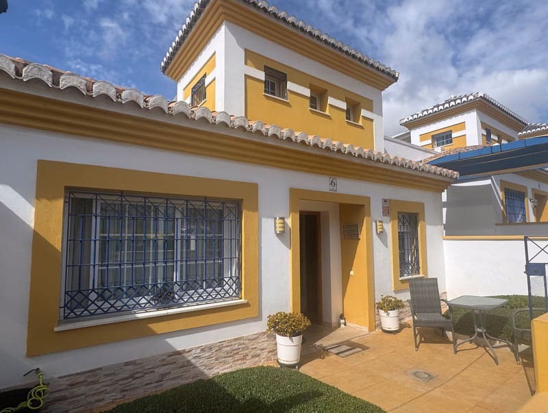 Casa de 4 habitaciones en Calahonda en venta con piscina garaje - 699.950 € (Ref: 9935780)