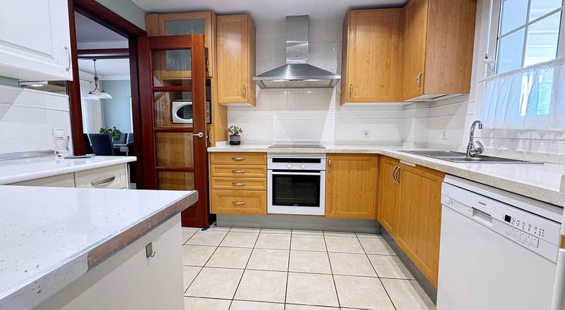 Casa de 4 habitaciones en Calahonda en venta con piscina garaje - 699.950 € (Ref: 9935780)