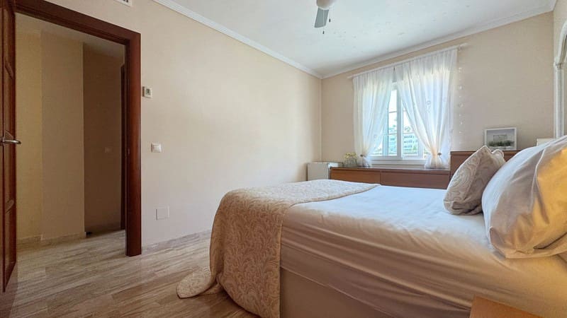 Casa de 4 habitaciones en Calahonda en venta con piscina garaje - 699.950 € (Ref: 9935780)