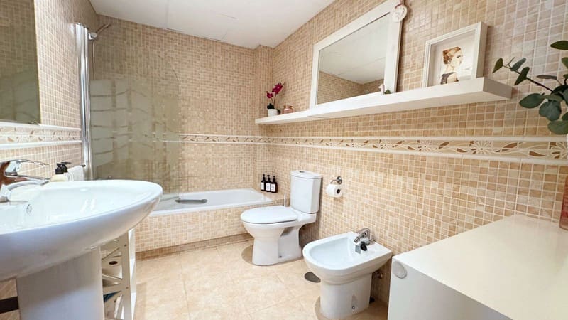 Casa de 4 habitaciones en Calahonda en venta con piscina garaje - 699.950 € (Ref: 9935780)