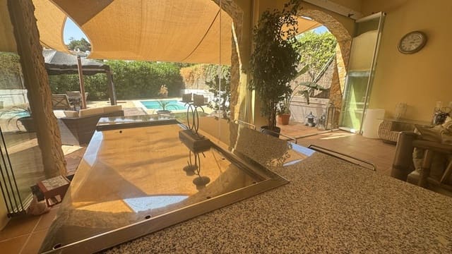 Casa de 4 habitaciones en Calahonda, Mijas en venta con piscina garaje - 699.950 € (Ref: 9935780)