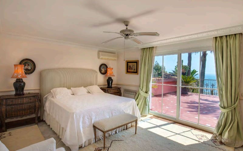 5 bedroom Villa for sale in New Golden Mile with pool garage - € 14,000,000 (Ref: 9935787)