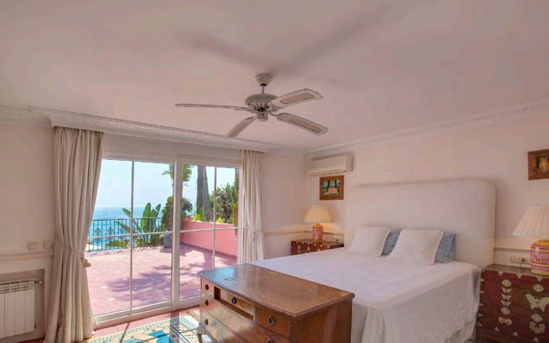 5 bedroom Villa for sale in New Golden Mile with pool garage - € 14,000,000 (Ref: 9935787)