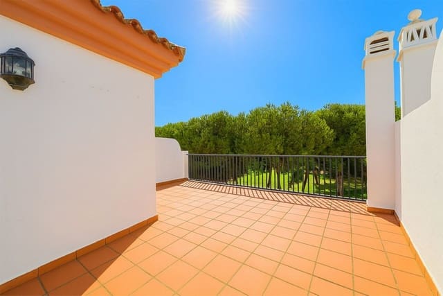 3 slaapkamer Halfvrijstaande villa te koop in Cabopino, Marbella met zwembad garage - € 573.900 (Ref: 9935788)