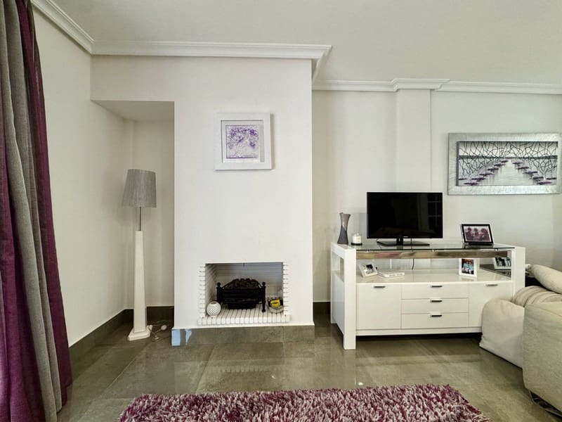 3 slaapkamer Halfvrijstaande villa te koop in Cabopino met zwembad garage - € 573.900 (Ref: 9935788)