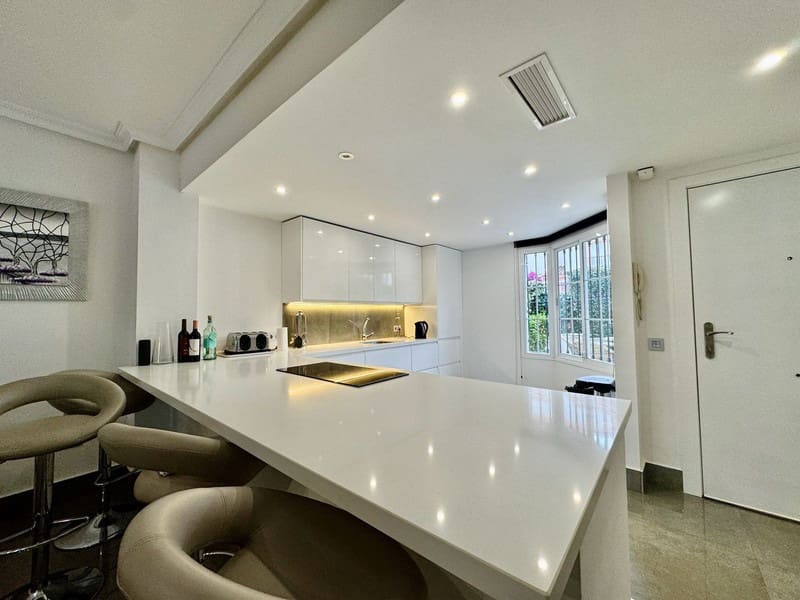 3 slaapkamer Halfvrijstaande villa te koop in Cabopino met zwembad garage - € 573.900 (Ref: 9935788)