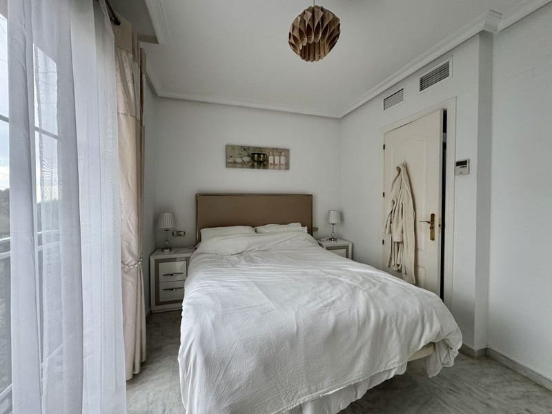 3 slaapkamer Halfvrijstaande villa te koop in Cabopino met zwembad garage - € 573.900 (Ref: 9935788)