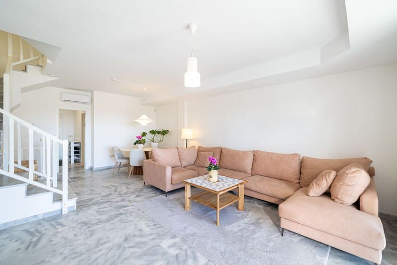 3 soveværelse Byhus til salg i Fuengirola med swimmingpool garage - € 589.000 (Ref: 9935789)