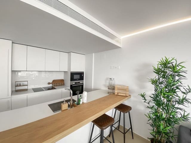 2 slaapkamer Appartement te koop in Carvajal, Fuengirola met zwembad garage - € 599.000 (Ref: 9935792)