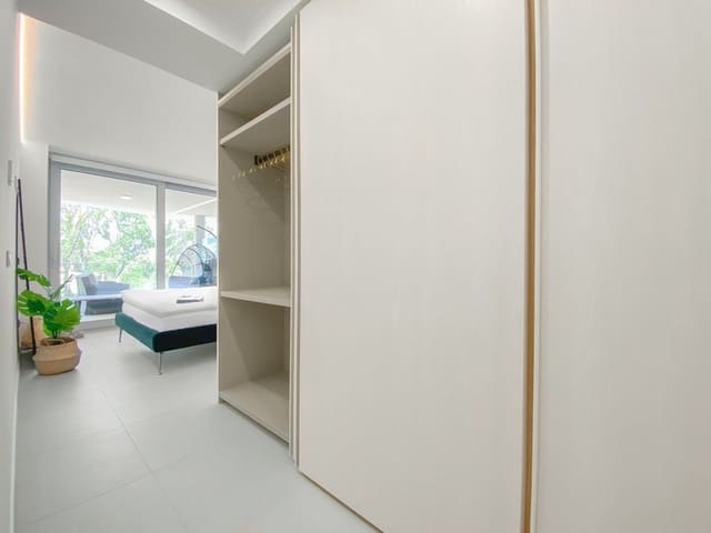 2 slaapkamer Appartement te koop in Carvajal, Fuengirola met zwembad garage - € 599.000 (Ref: 9935792)