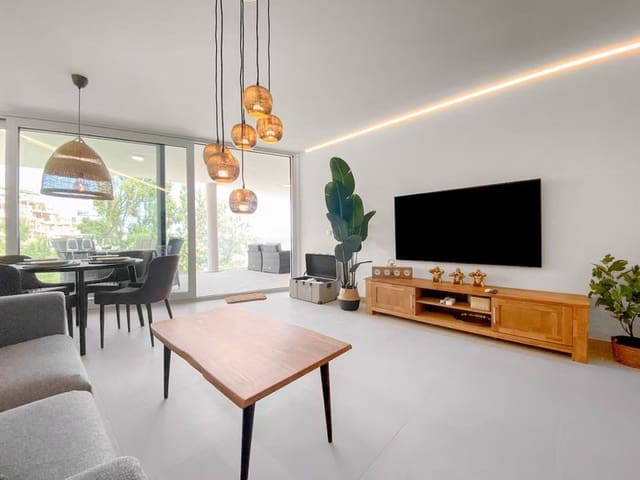 2 slaapkamer Appartement te koop in Carvajal, Fuengirola met zwembad garage - € 599.000 (Ref: 9935792)