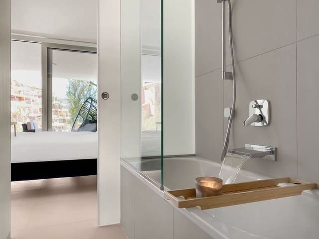 2 slaapkamer Appartement te koop in Carvajal, Fuengirola met zwembad garage - € 599.000 (Ref: 9935792)