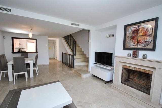 4 soveværelse Byhus til salg i Cabopino, Marbella med swimmingpool garage - € 495.000 (Ref: 9935793)