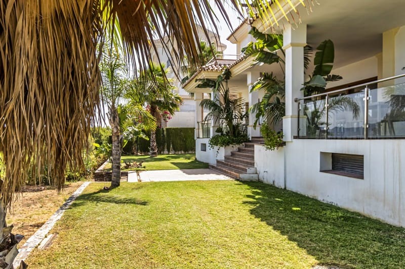 4 soverom Villa til salgs i La Cala de Mijas med svømmebasseng garasje - € 1 350 000 (Ref: 9935794)
