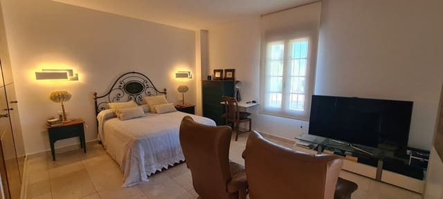 3 bedroom Villa for sale in Mijas Costa, Mijas with pool garage - € 1,350,000 (Ref: 9935795)