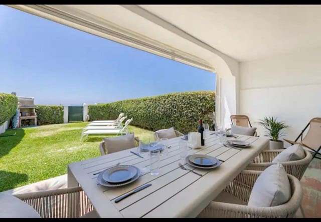 4 slaapkamer Halfvrijstaande villa te koop in Las Chapas, Marbella met zwembad garage - € 1.950.000 (Ref: 9935799)