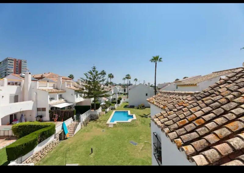 4 slaapkamer Halfvrijstaande villa te koop in Las Chapas met zwembad garage - € 1.950.000 (Ref: 9935799)