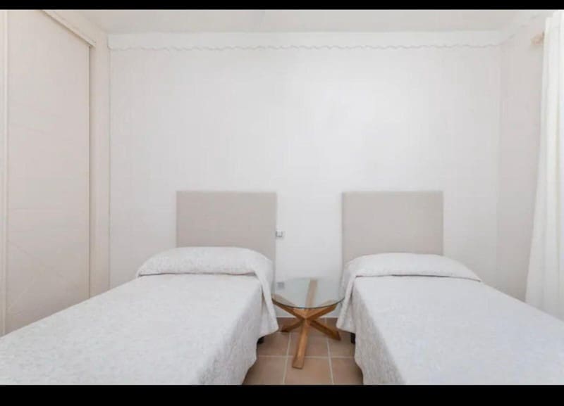 4 slaapkamer Halfvrijstaande villa te koop in Las Chapas met zwembad garage - € 1.950.000 (Ref: 9935799)