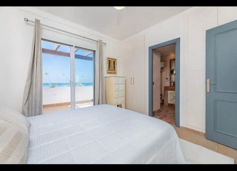 4 slaapkamer Halfvrijstaande villa te koop in Las Chapas met zwembad garage - € 1.950.000 (Ref: 9935799)