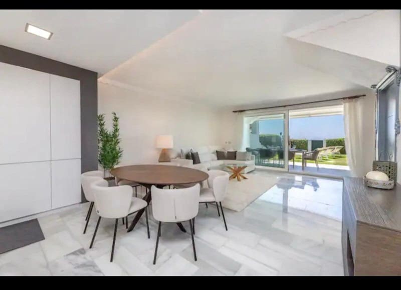 4 slaapkamer Halfvrijstaande villa te koop in Las Chapas met zwembad garage - € 1.950.000 (Ref: 9935799)