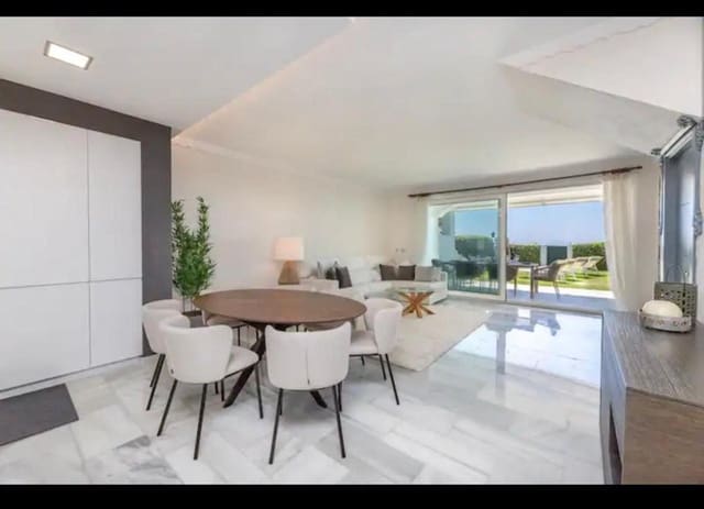 4 slaapkamer Halfvrijstaande villa te koop in Las Chapas, Marbella met zwembad garage - € 1.950.000 (Ref: 9935799)