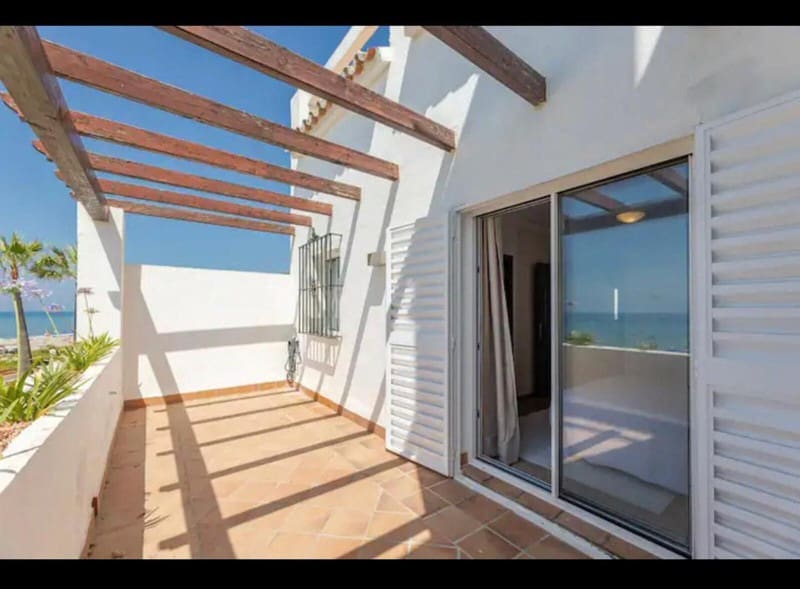 4 slaapkamer Halfvrijstaande villa te koop in Las Chapas met zwembad garage - € 1.950.000 (Ref: 9935799)