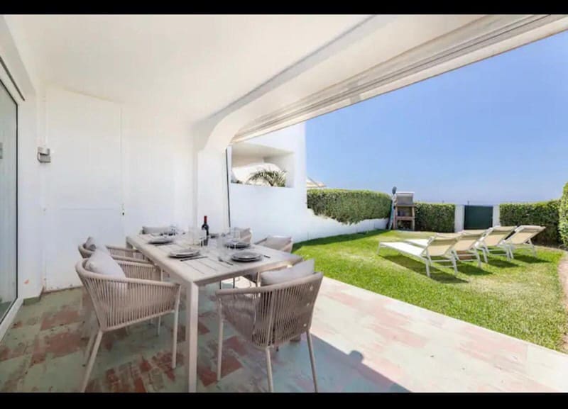 4 slaapkamer Halfvrijstaande villa te koop in Las Chapas met zwembad garage - € 1.950.000 (Ref: 9935799)