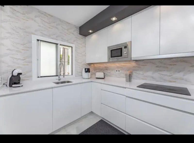 4 slaapkamer Halfvrijstaande villa te koop in Las Chapas met zwembad garage - € 1.950.000 (Ref: 9935799)