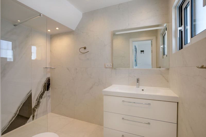 3 bedroom Villa for sale in Manilva with pool - € 1,100,000 (Ref: 9935802)