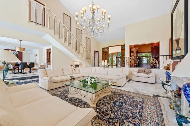6 bedroom Villa for sale in Estepona with pool garage - € 10,000,000 (Ref: 9935803)