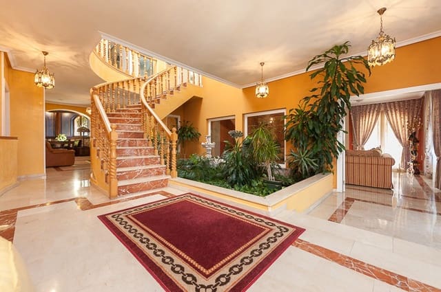 4 soveværelse Villa til salg i Benalmádena med swimmingpool garage - € 1.600.000 (Ref: 9935813)
