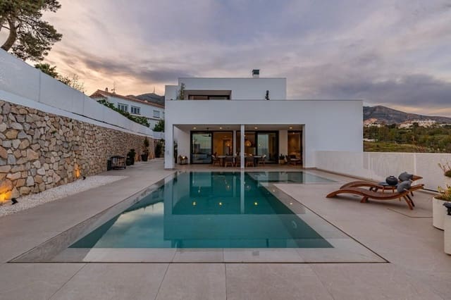 4 soveværelse Villa til salg i Benalmadena Costa, Benalmádena med swimmingpool garage - € 2.490.000 (Ref: 9935815)