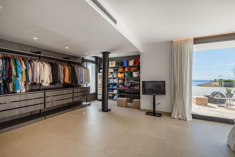 4 soveværelse Villa til salg i Benalmadena Costa med swimmingpool garage - € 2.490.000 (Ref: 9935815)