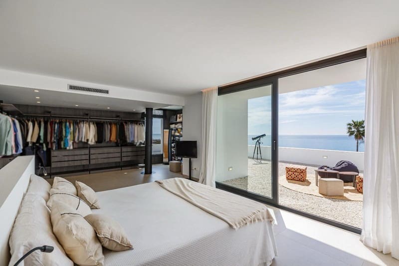 4 soveværelse Villa til salg i Benalmadena Costa med swimmingpool garage - € 2.490.000 (Ref: 9935815)