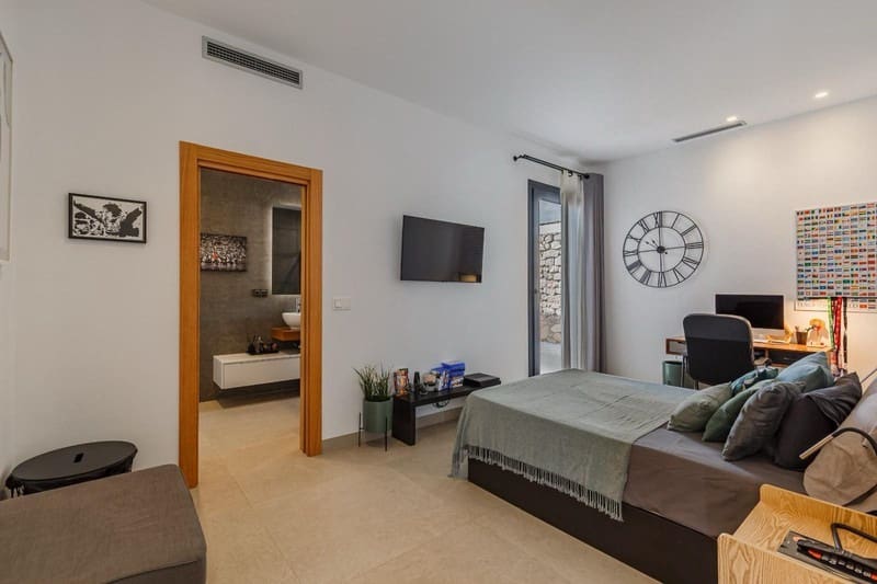 4 soveværelse Villa til salg i Benalmadena Costa med swimmingpool garage - € 2.490.000 (Ref: 9935815)
