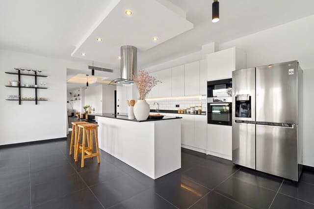 5 sypialnia Willa na sprzedaż w Benalmádena z basenem garażem - 2 490 000 € (Ref: 9935816)
